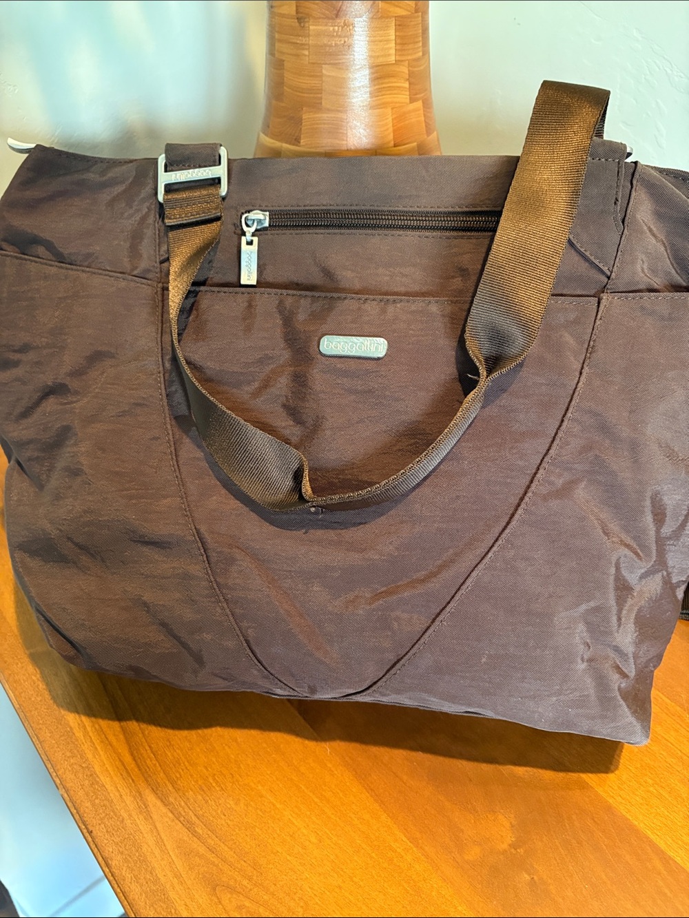 Baggallini large travel bag- brown